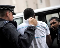 В лондонских беспорядках принимали участие до 30 тысяч человек