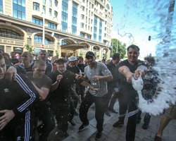 МВД переквалифицировало на хулиганство дело о нападении на журналистов