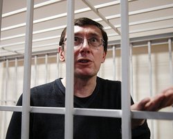 Луценко требует отвод прокуроров, проигравших Европейский суд