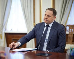 "Должна реагировать фракция", - Ермак о вечеринке Тищенко и поездке Шевченко в Беларусь