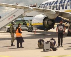 Сбежавший из Беларуси в Польшу диспетчер рассказал, как сажали самолет Ryanair с Протасевичем