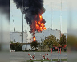 Пожежа на нафтобазі після атаки на Крим поширюється: спалахнув другий резервуар (фото)