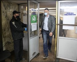 Кличко: транспорт в Киеве заработает в обычном режиме 23 мая, метро — 25 мая