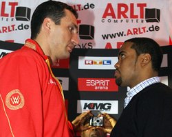 Кличко и Чемберс обменялись "любезностями" на пресс-конференции