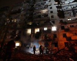 Новые ракетные удары и пожары в жилых домах: что происходило в Киеве ночью 25 февраля