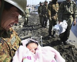 Четырехмесячная японка выжила после трех дней под завалами дома