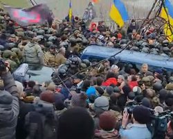 На Трехсвятительской в Киеве появилась первая баррикада