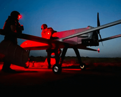 Палає: в Росії зграя українських дронів атакувала резервуари з паливом на комбінаті "Атлас"