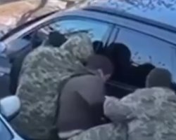 В Луцке "бусифицировали" экс-заместителя начальника Буковинской таможни Терещенко, — журналист