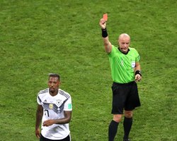 Немцы извинились перед шведами после матча