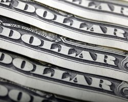 Межбанковский доллар достиг многомесячного максимума
