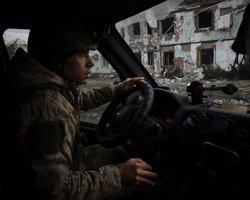 "Одні руїни, за які не закріпитися": ЗС РФ окупували 30-35% Тернів, — боєць ЗСУ