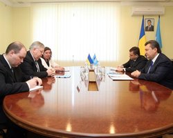 Янукович обсудил с послом США предстоящие выборы