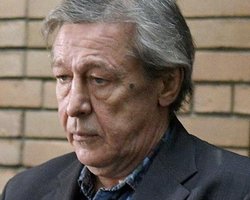 Неприятность эту мы переживем: Ефремов ответил из СИЗО на письма поклонников