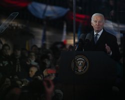 "Жажда Путина к власти потерпит неудачу": Байден в Польше рассказал о поддержке Украины (видео)