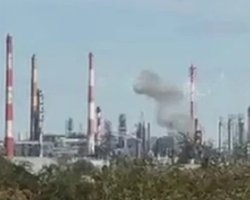 У РФ скаржаться, що дрони на Орський НПЗ летіли з Казахстану: куди влучив чорний "Лютий" (фото)