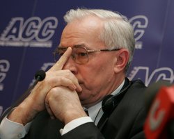 Не отворачиваясь от России: Азаров верит, что через 3-5 лет Украина станет энергонезависимой