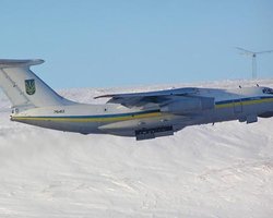 Украина направила в Ливию самолет с врачами, едой и одеялами
