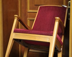 Блок Тимошенко назвал власть хунтой и заблокировал работу Рады 