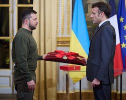 Награда Почетного легиона: Зеленский и Путин стали членами одного элитного ордена, — АР