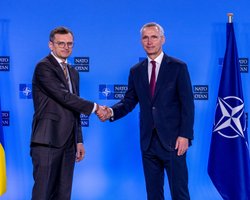 НАТО вместо США в "Рамштайн": найдут ли Patriot и $100 млрд для Украины