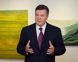Янукович пообещал, что скорая будет приезжать к больным за 10 минут