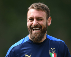 Легенда збірної Італії прокотився животом на столі в роздягальні після перемоги на Євро-2020 (відео)