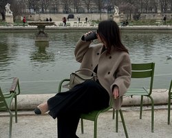 C чем носить черные брюки осенью 2023: пять модных идей