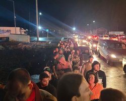 "Спостерігається великий ажіотаж": тисячі росіян стоять у чергах на кордонах (відео)