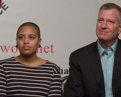 Дочь мэра Нью-Йорка задержали за блокирование дороги во время массовых протестов, – СМИ