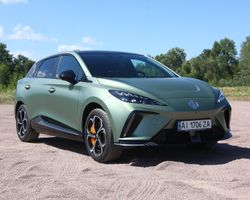Гроза суперкаров: тест-драйв доступного электромобиля MG4 XPower