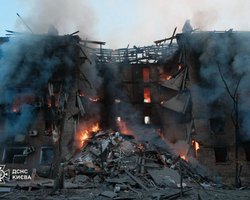 Торговий центр, ринок, багатоповерхівки: РФ знищила понад 40 локацій у Києві (фото, відео)