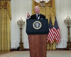 Джо Байден подписал программу ленд-лиза для Украины (фото)