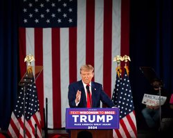 Трамп заявил, что разбомбил бы Москву, если бы Россия вторглась в Украину, — WP