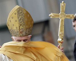 В Ватикане опровергли сообщения о проблемах со здоровьем Бенедикта XVI