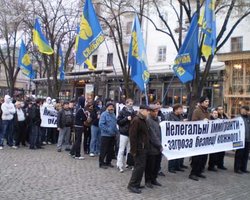 Свобода Тягнибока вышла на марш против нелегальных мигрантов