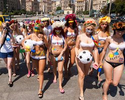 Активистки Femen покинули Украину, опасаясь преследований