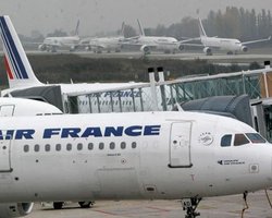 Пилоты Air France объявили забастовку на второй день Евро-2016