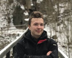 Протасевич після нібито "госпіталізації" записав звернення (фото, відео)