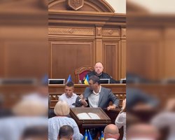 "Заблокую на х***н": в Верховній Раді побились нардепи Гончаренко та Гетманцев (відео)