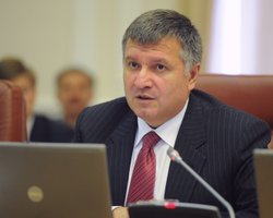 Аваков: По фактам подкупа избирателей открыто более 140 дел