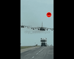 В Севастополе слышали взрывы, российская авиация летает над Крымом на сверхмалых высотах (видео)