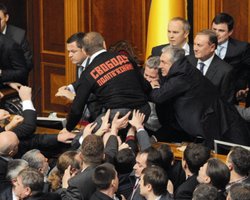 Новые драки сезона. Как прошел первый день Верховной Рады седьмого созыва