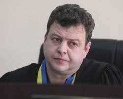 Судья по делу Порошенко решил уйти в отпуск