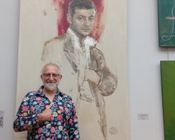 Президент Зеленський став імператором. Чим дивують перші від початку війни виставки в Києві