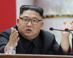 У хирурга дрожали руки. СМИ рассказали, как Ким Чен Ын оказался в "вегетативном состоянии"