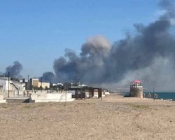 Ночные взрывы в Крыму: оккупационные власти полуострова говорят, что уничтожили безэкипажный катер