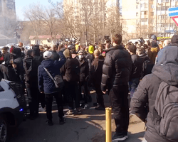 Приговор Стерненко: под судом произошли столкновения (трансляция)