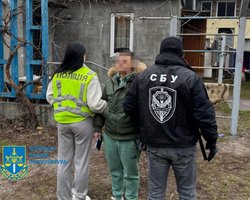 Жена с инвалидностью за $3800: в Киевской области задержали двух "свах", помогавших уклонистам