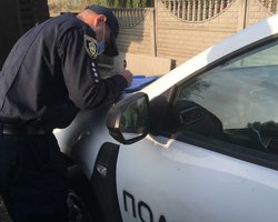 В Черкасской области кандидат в депутаты разливал людям водку и дарил колбасу